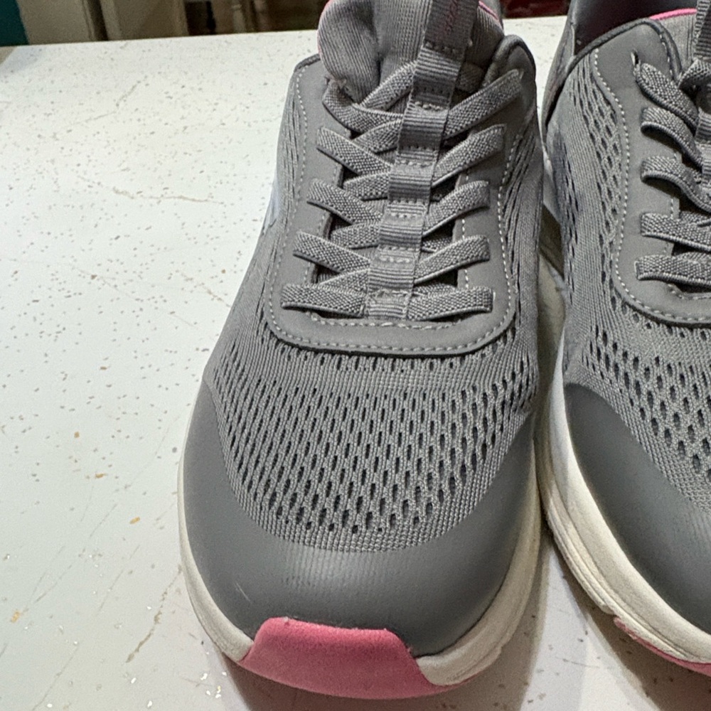 Skechers Gray Swift Fit Sneakers
